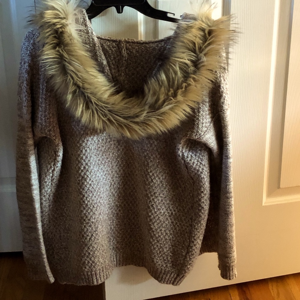 GIRLS ABERCROMBIE AND FITCH CARDIGAN SWEATER WITH FUR DETAILED HOOD SIZE 15/16